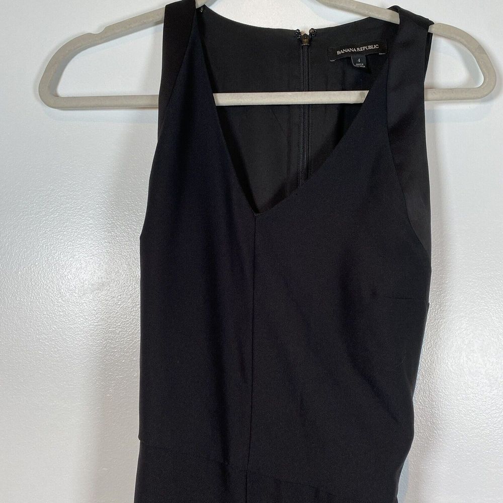 Banana Republic Jumpsuit sz‎ 4  Black Satin Pockets V-Neck Gorpcore Elegant
